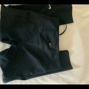 Nike Cropped Leggings size M